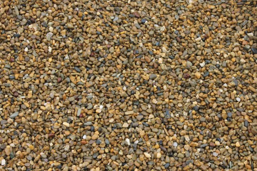  Галька окат (серо-желтая) фр.5-10 мм. купить   в Москве галька речная рыжий, желтый, рыжий, серо-желтый речная окатанная галька декоративная 4000 руб/т   фото 