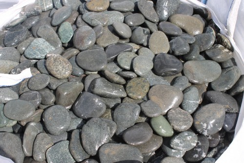 Kamenclub.ru: Галька речная плоская (темно-серая) фр. 100-200-300 мм. купить   в  Москвегалька речная плоская темно-серый, серый, синий речной галечник плоский 6000 руб/т   фото КАМЕНЬ КЛУБ