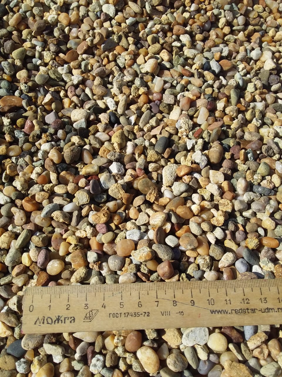  Галька окат (серо-желтая) фр.5-10 мм. купить   в Москве галька речная рыжий, желтый, рыжий, серо-желтый речная окатанная галька декоративная 4000 руб/т   фото 