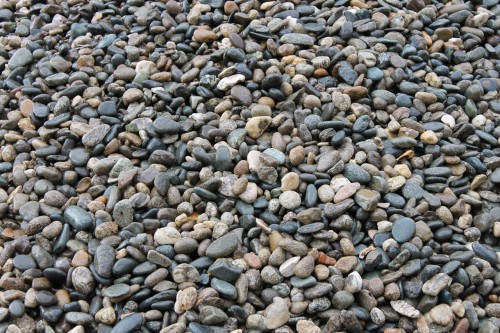  Галька горная речная окат (цветная) фр. 20-40 мм. купить   в Москве галька речная серый синий бежевый белый окатанная речная галька ландшафтная 5000 руб/т   фото 